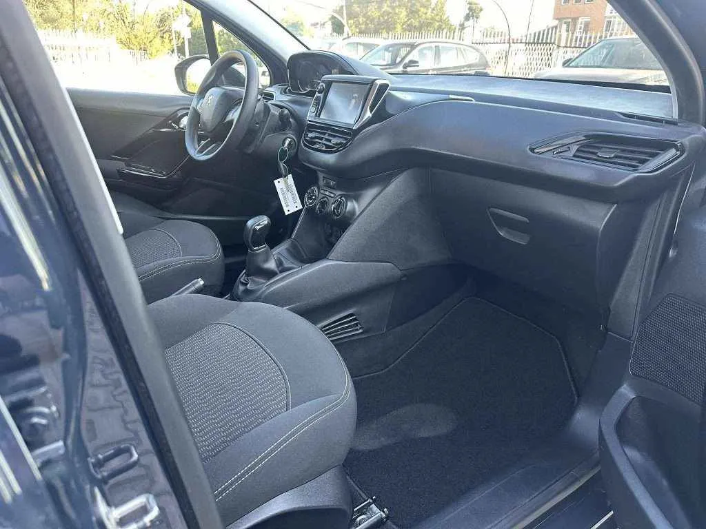 PEUGEOT 208 - 1.2 PureTech - 2017г.