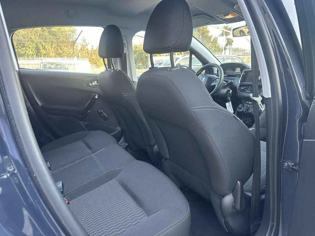 PEUGEOT 208 - 1.2 PureTech - 2017г.