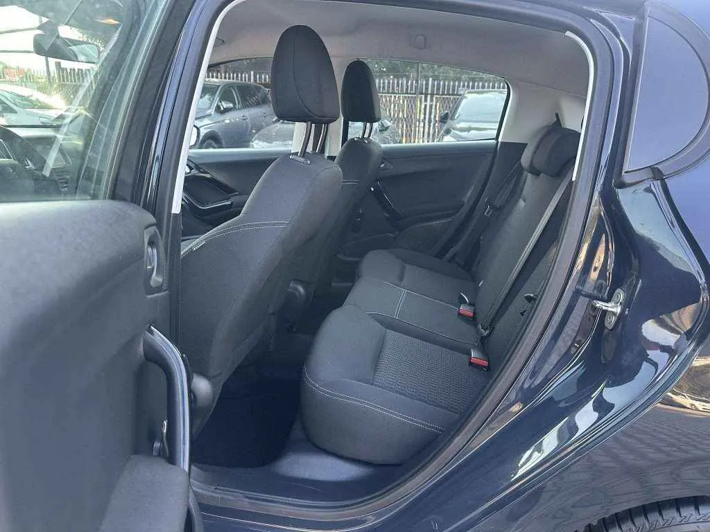 PEUGEOT 208 - 1.2 PureTech - 2017г.