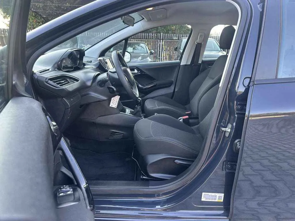 PEUGEOT 208 - 1.2 PureTech - 2017г.