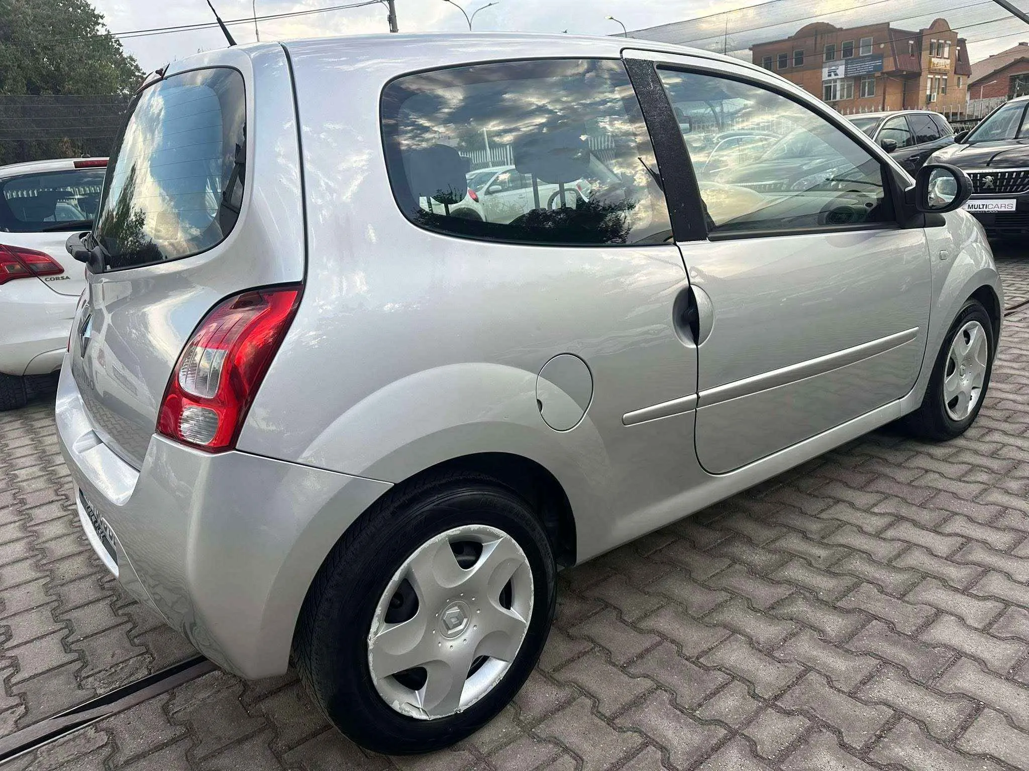 RENAULT TWINGO Avtomatik - 1.2 - 2010г.