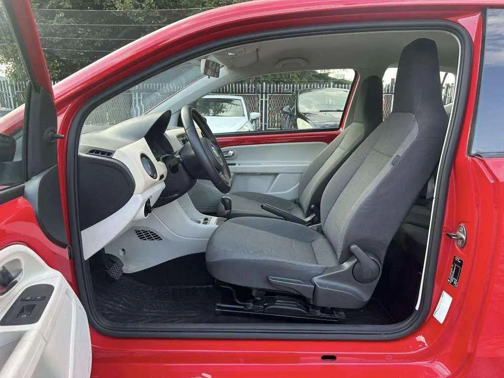 VW UP - 1.0 MPI Avtomatik - 2012г.