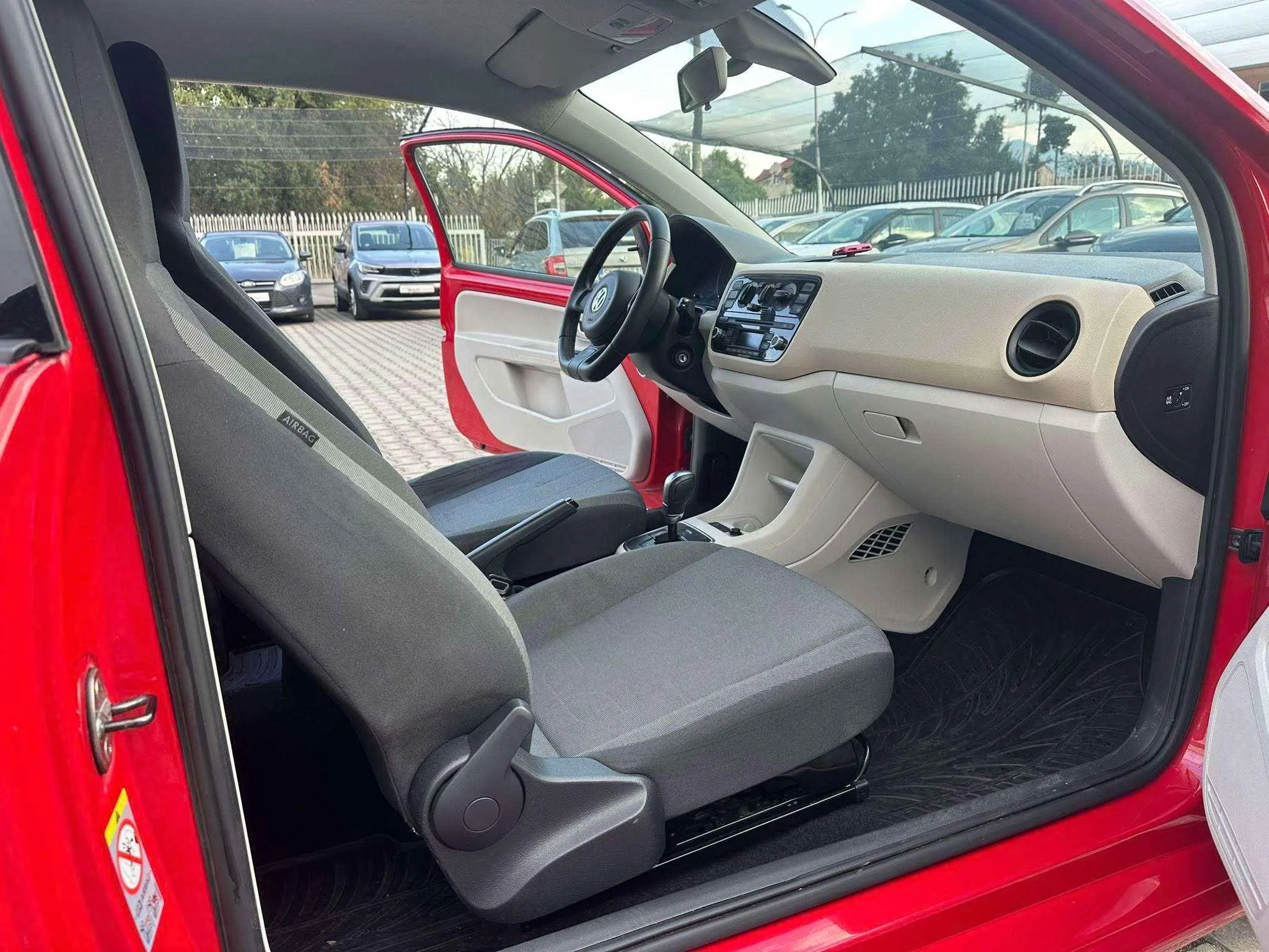 VW UP - 1.0 MPI Avtomatik - 2012г.