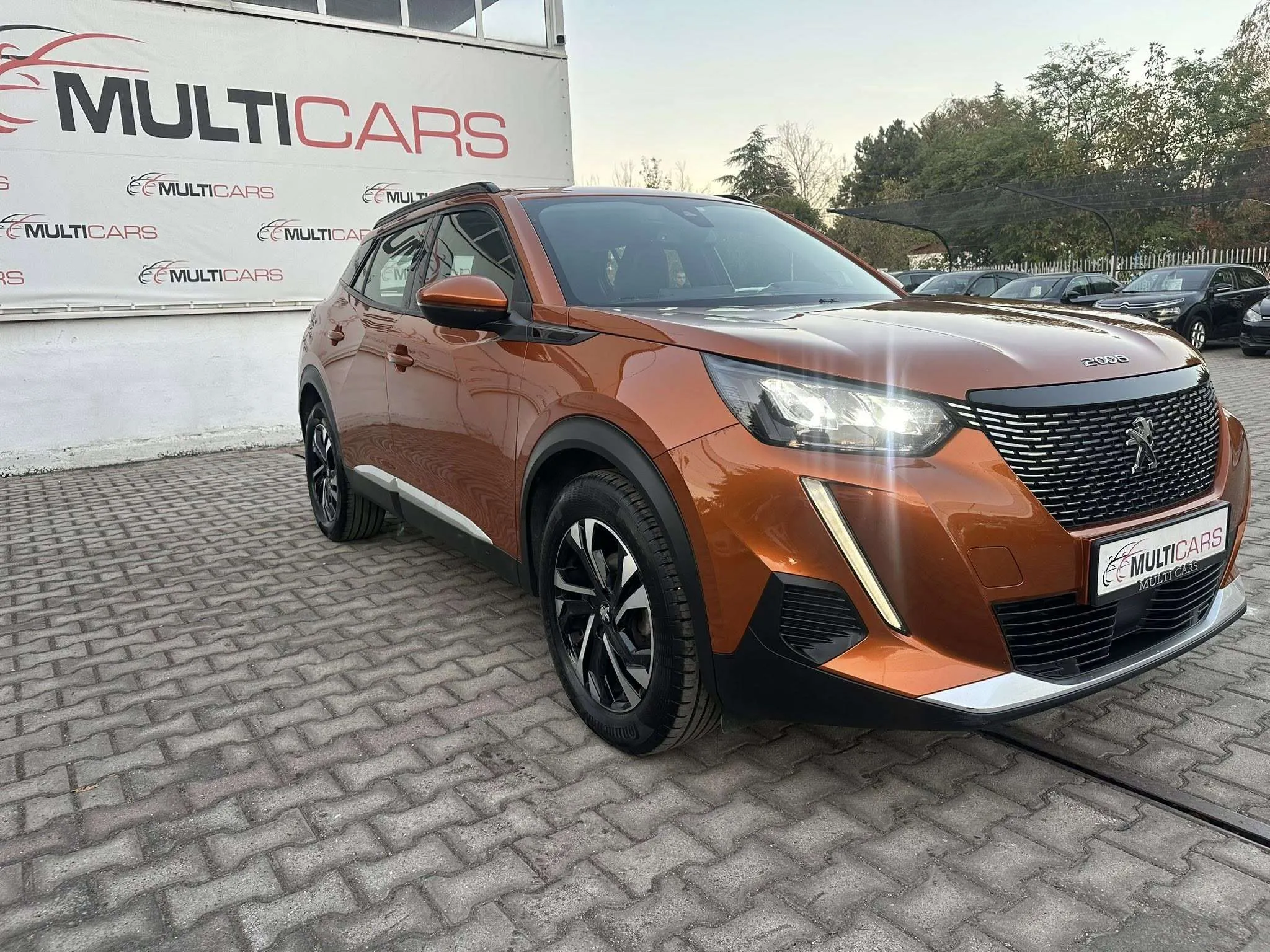 PEUGEOT 2008 Allure - 1.5 Blue-HDI - 2020г