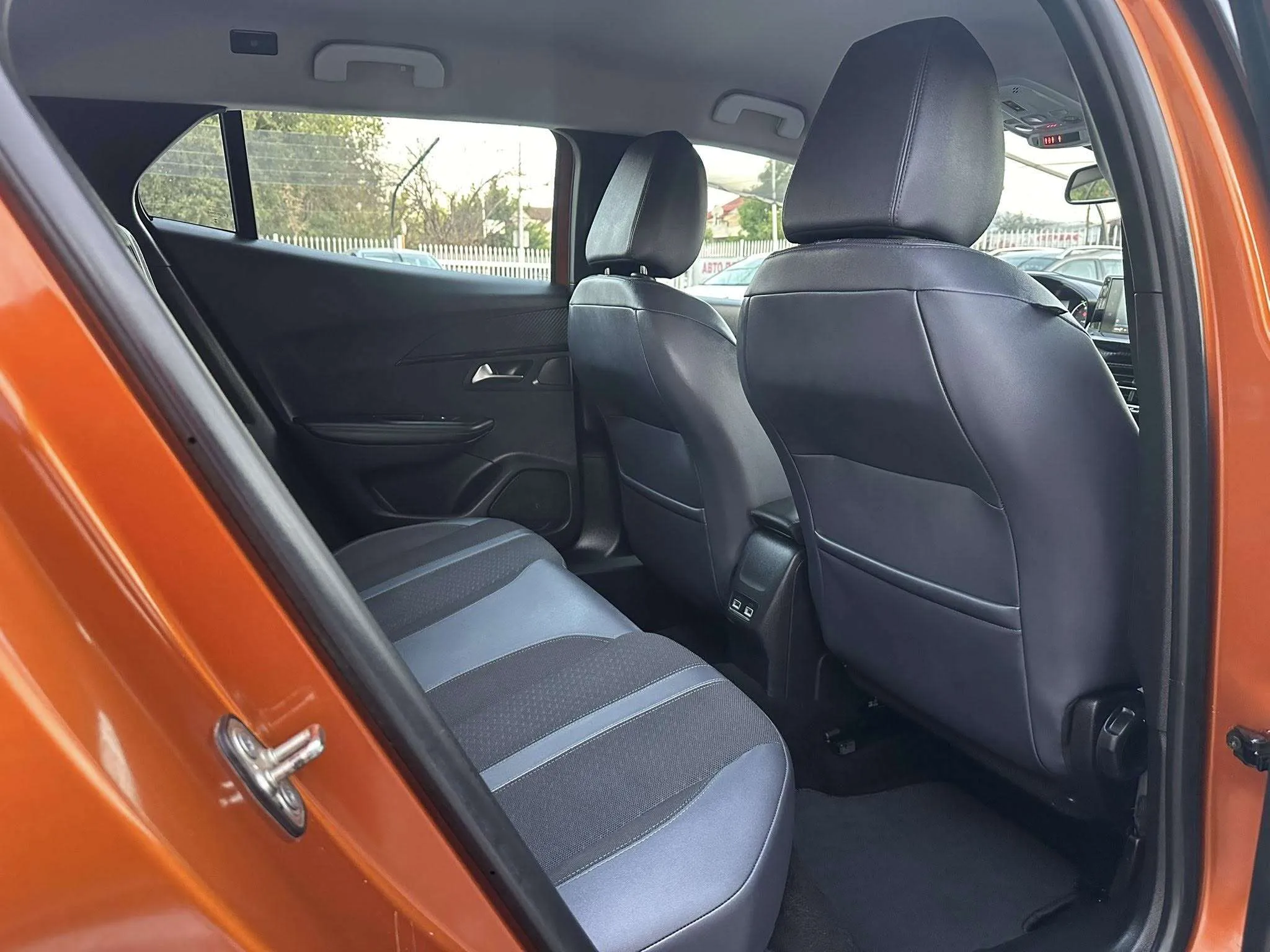 PEUGEOT 2008 Allure - 1.5 Blue-HDI - 2020г