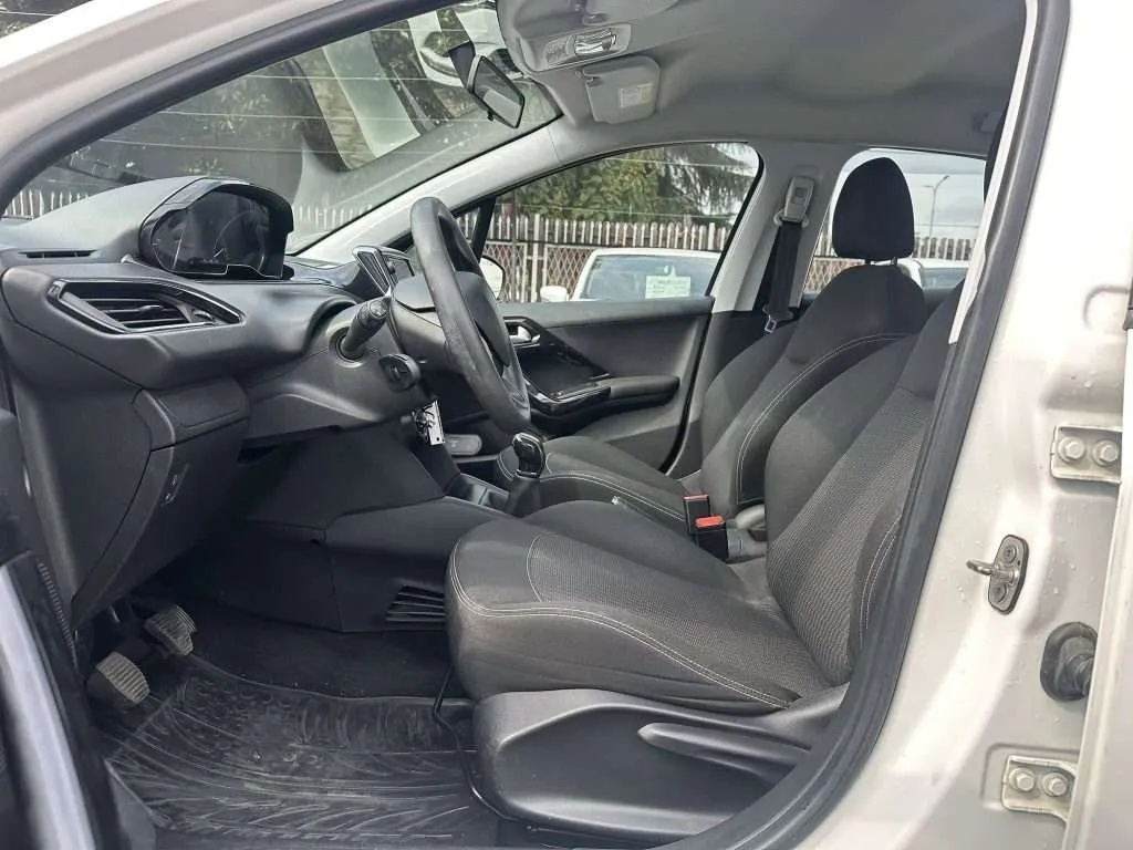 PEUGEOT 208 - 1.2i - 2019г.