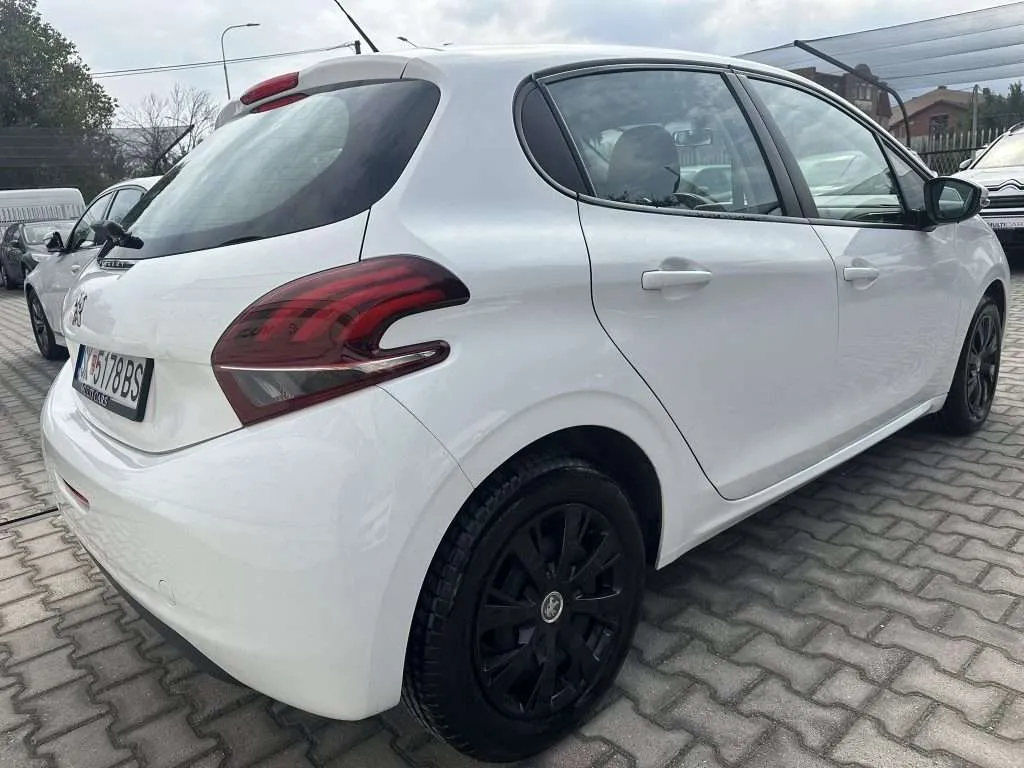 PEUGEOT 208 - 1.2i - 2019г.