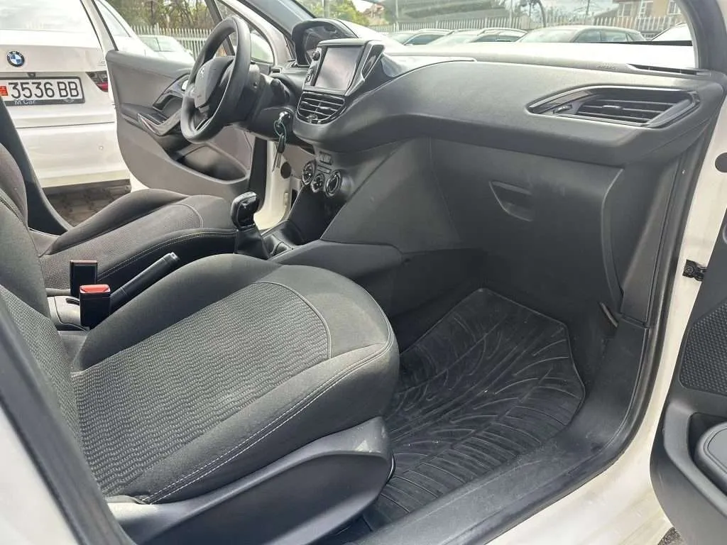 PEUGEOT 208 - 1.2i - 2019г.