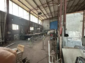 Деловен простор со хала