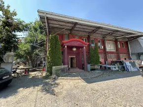 Деловен простор со хала