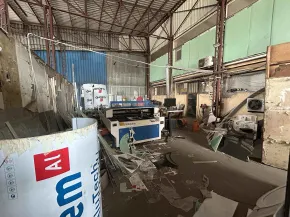 Деловен простор со хала