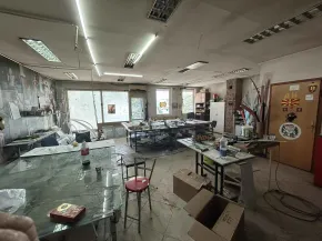 Деловен простор со хала