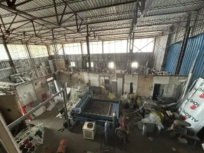 Деловен простор со хала