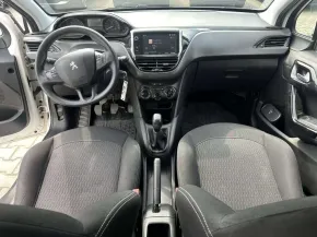 PEUGEOT 208 - 1.2i - 2019г.