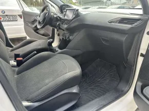 PEUGEOT 208 - 1.2i - 2019г.